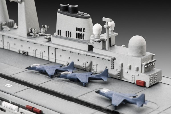 Byggsats -  Model Set HMS Invincible (Falkland War) - 1:700 - Revell