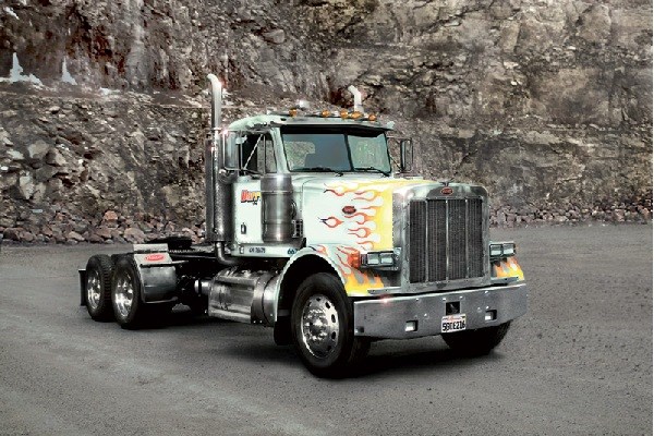 Bild p� Byggmodell lastbil - Classic Peterbilt 378-119 - 1:24 - IT
