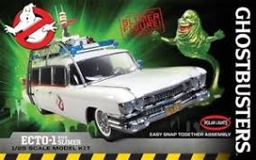 Bild p� Byggmodell bil - Ghostbusters Ecto-1 with Slimer - 1:25 - Polar Lights