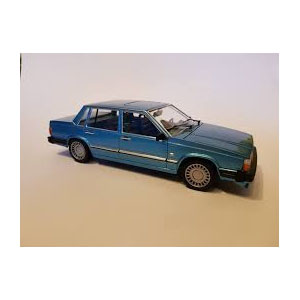 Byggmodell bil - Volvo 760 GLE - 1:24 - Italieri