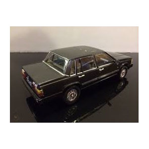 Byggmodell bil - Volvo 760 GLE - 1:24 - Italieri