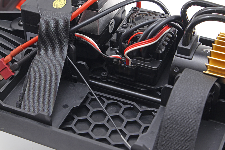 Thumbnail 734 f�r Radiostyrda bilar - 1:10 - Quantum Flux MT BL 80A Bl&aring; - 4WD - 2,4Ghz - RTR