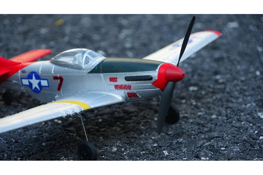 Radiostyrt flygplan - Mini P51D Mustang V2 BL Röd - 4 kanals - 2,4Ghz - SRTF