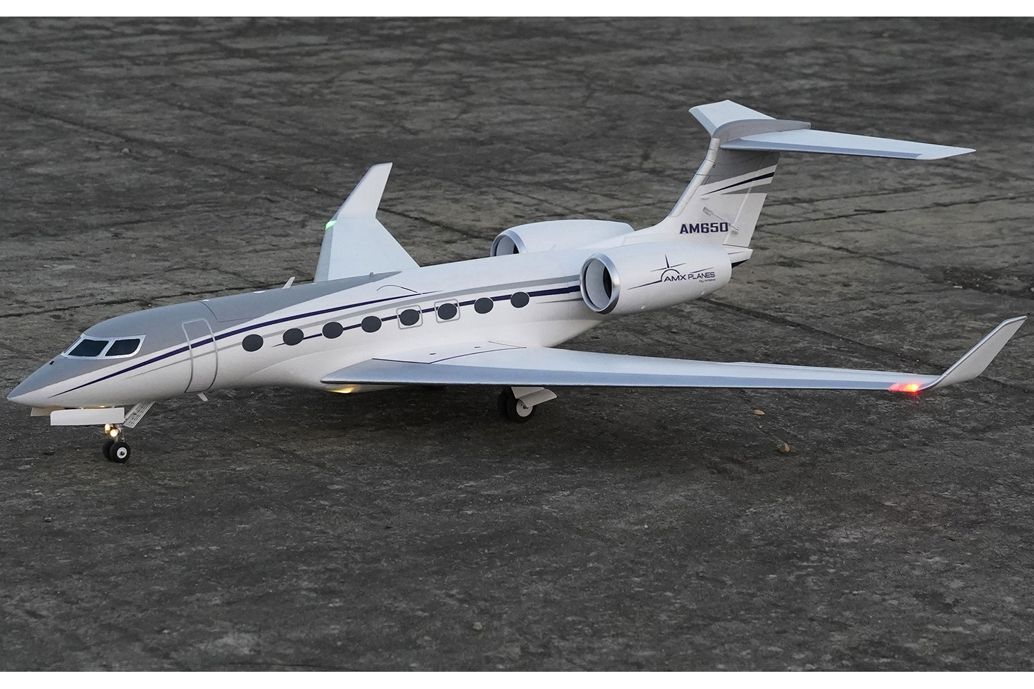 Thumbnail 659 f�r RC flygplan - AMXPlanes AM650 Business-Jet BL - 7ch - PNP