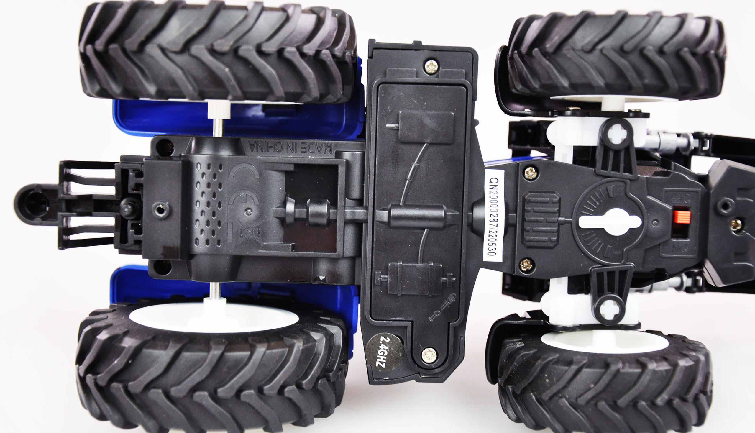 Thumbnail 678 f�r Radiostyrd Traktor - 1:24 Traktor med h&ouml;v&auml;ndare - RTR