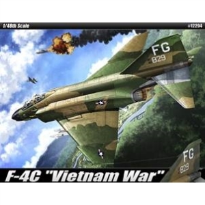 RC Radiostyrt Modellflygplan - F-4C Phantom - 1:48 - Vietnam kriget